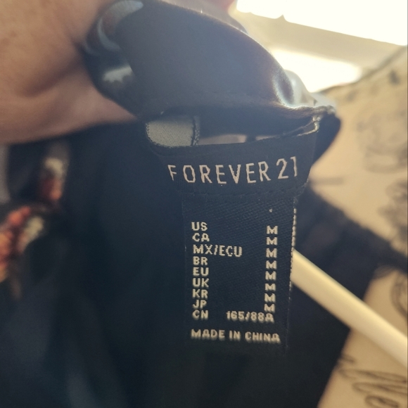 🦋 Forever 21, women's crop top. - Picture 9 of 9